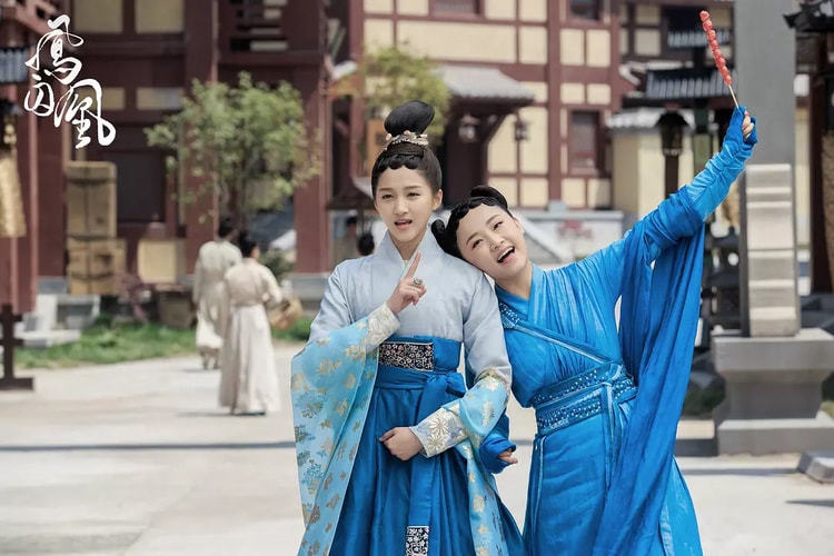 都在变化,但是不知为何,他总能一不留神就用造型装扮出美女们最丑的