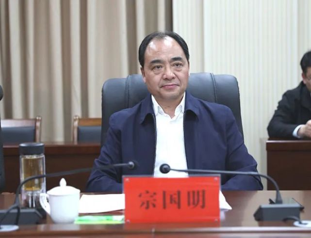 新安县客人来访 李中超与宗国明会谈