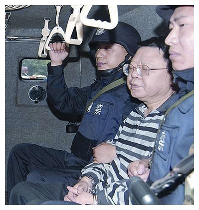 湖南狠人张君一年杀人抢劫600万因一个特长5个情妇至死不弃