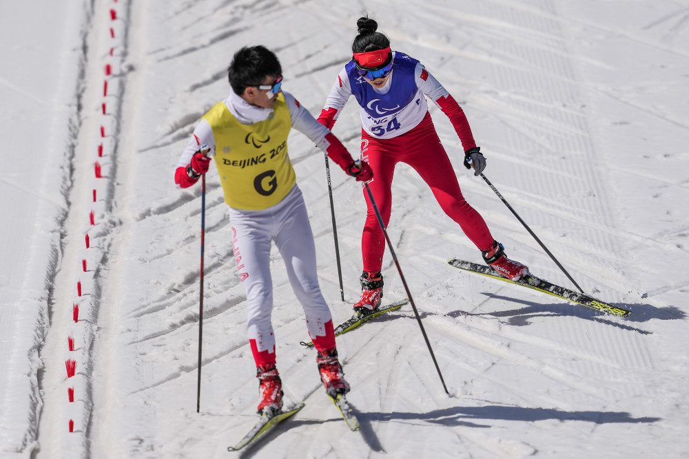 (北京冬殘奧會)殘奧越野滑雪——女子中距離自由技術(視障)決賽賽況(2