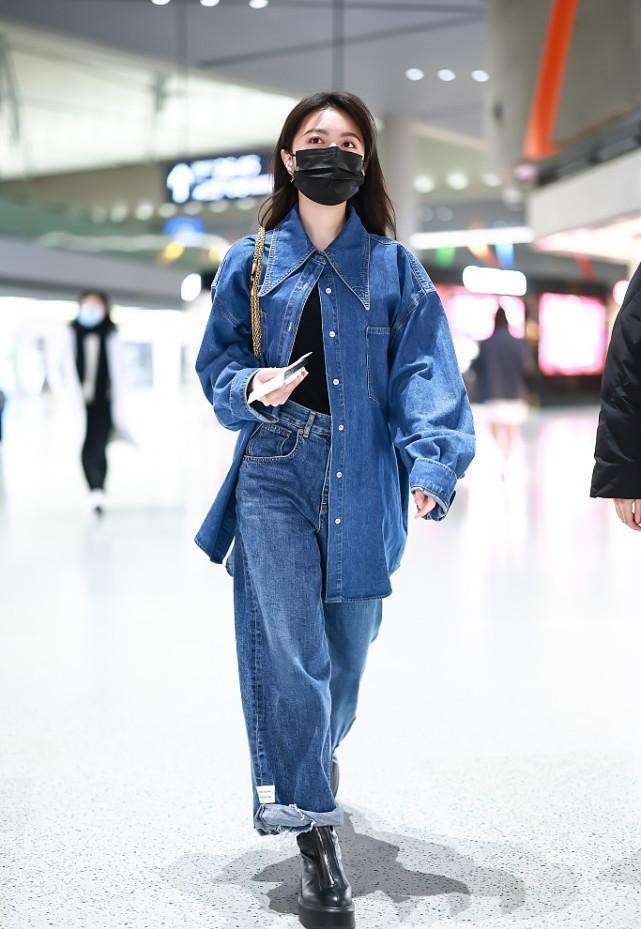 沈梦辰机场终于发喜糖，穿马甲戴4万包打扮奢侈，开心成眯眯眼五年高考三年模拟pdf下载