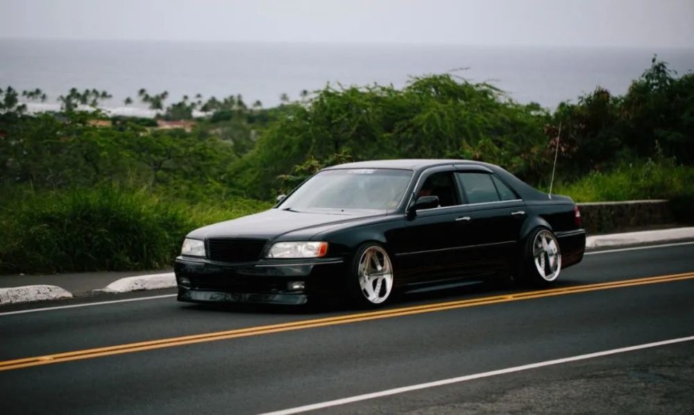 低趴改装日产公爵这就是日本vip