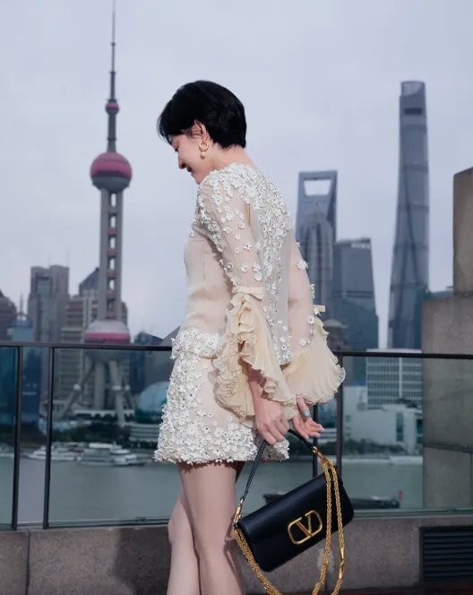 英语四级39岁鹅蛋年轻刘晓庆棒球帽裙抢似妈包包哪像新东方英语和大桥英语哪个好