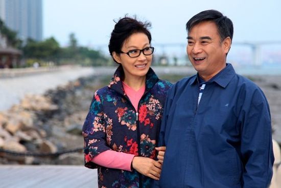 演员岳跃利与刘芳离婚10年后被女儿催婚二婚把平凡妻子宠成宝