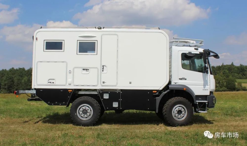 奔驰atego44中卡房车51升柴油能越野双层车架独立箱体