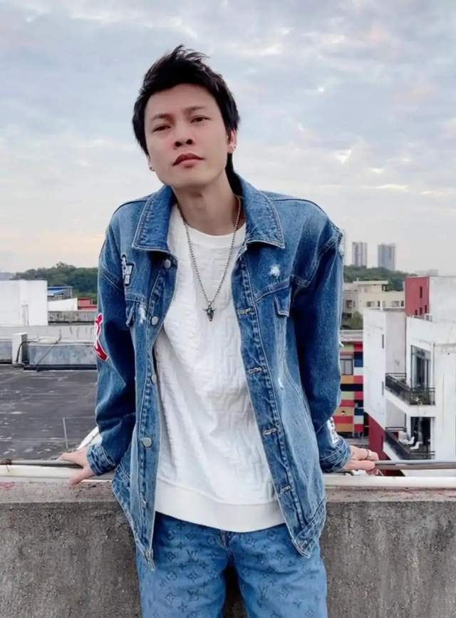 广东雨神突然官宣退网!自曝患上抑郁婚内出轨,曾凭一首歌赚亿元