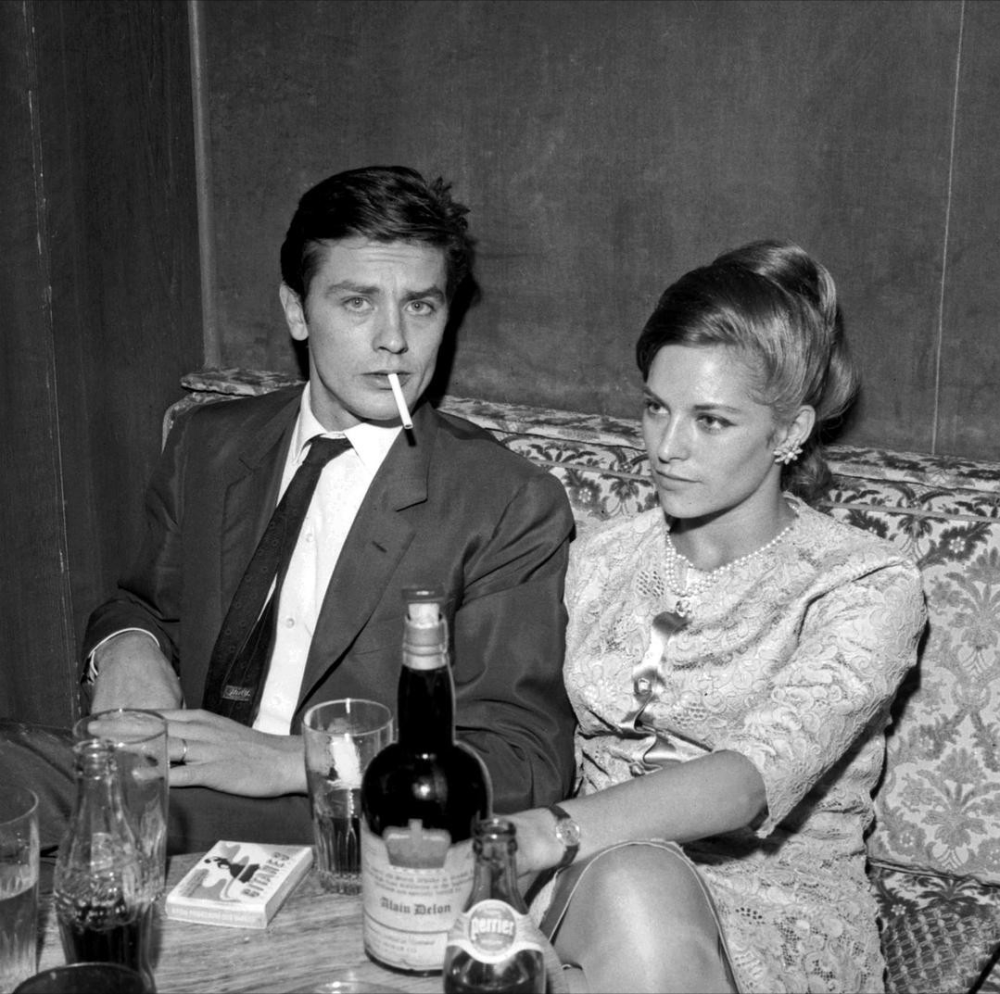 帅到老的阿兰·德龙:成名后背叛未婚妻,晚年也不认私生子_腾讯新闻