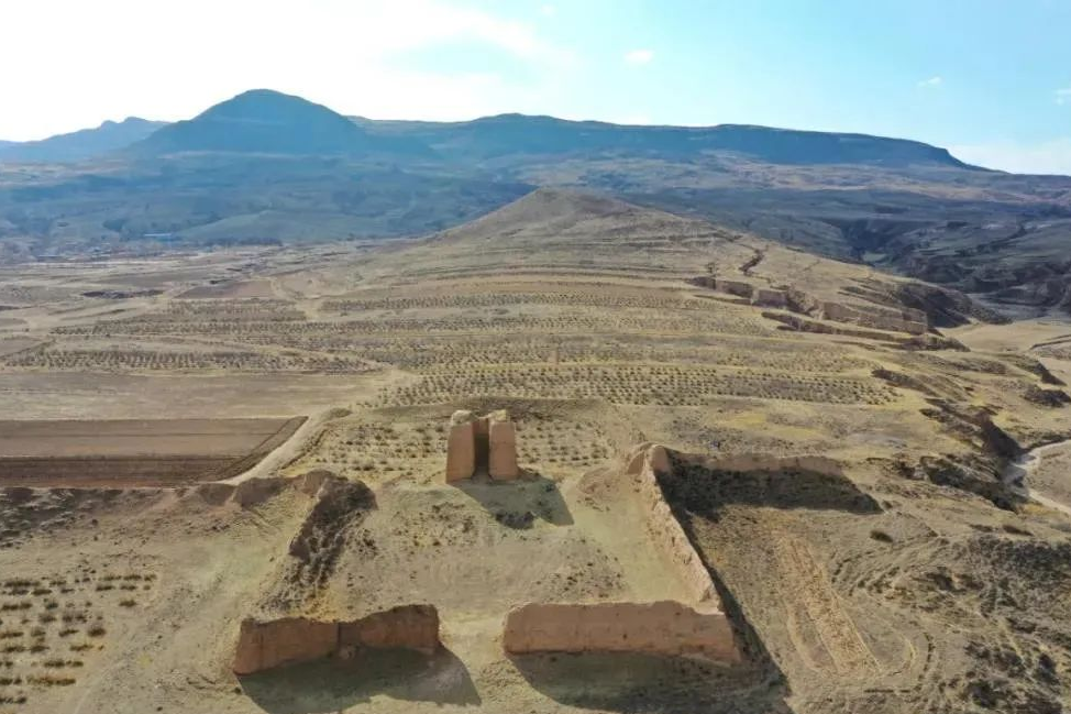 大同助马堡与马市楼被长城穿越