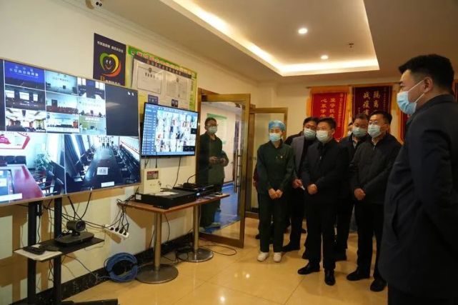 区领导黄凯东,李琦,黄洪占参加活动.