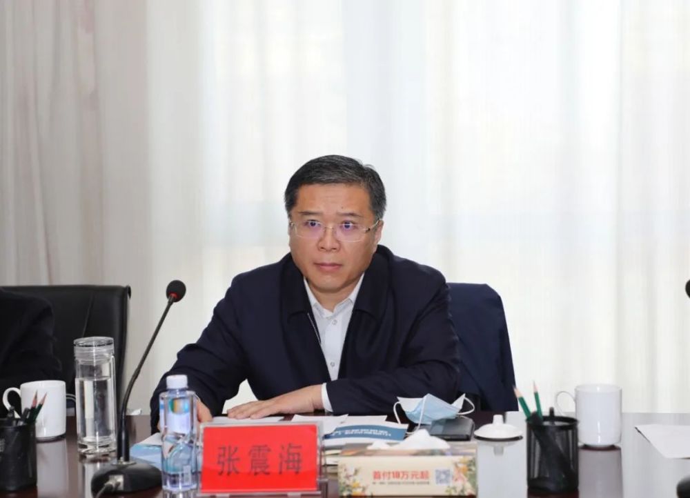 张震海出席座谈会会上,浙江澜蓝汇集团负责人介绍了