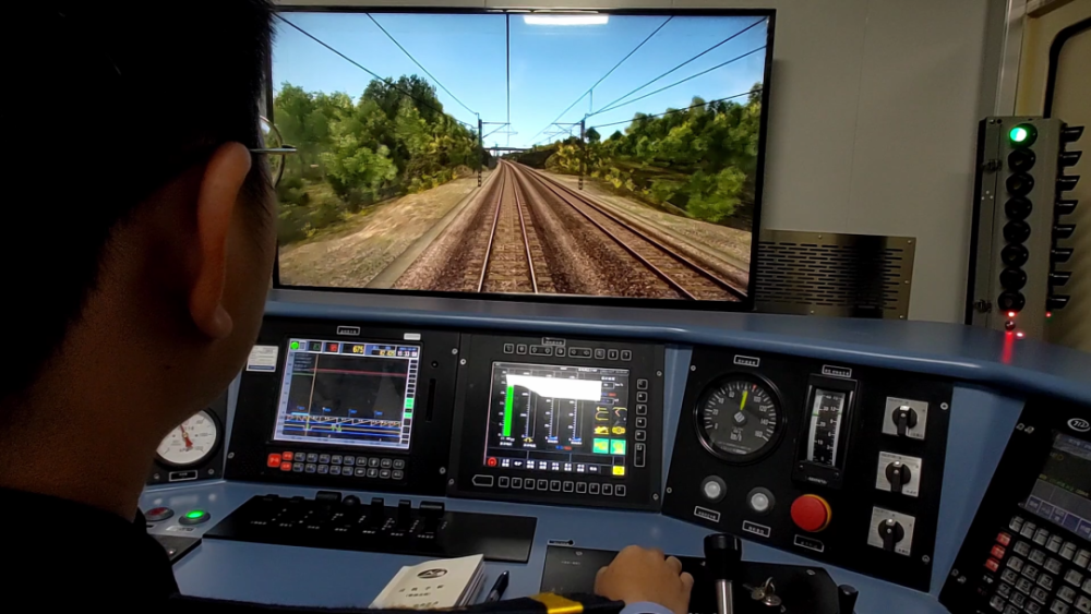 运行性能它不仅1:1还原了机车司机室电力机车hxd1c型模拟驾驶方舱原来