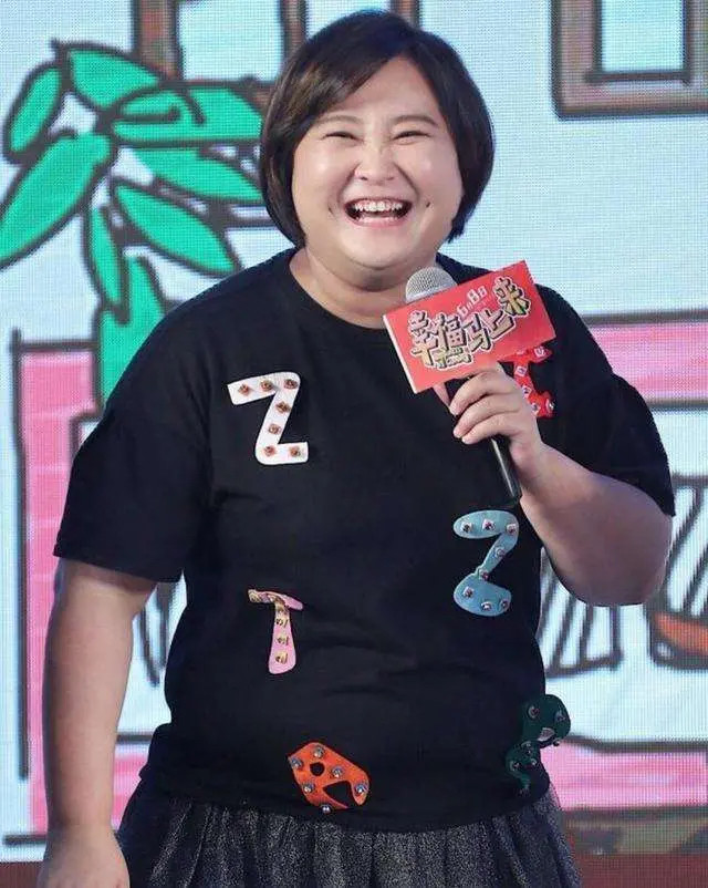贾玲的路越走越宽,从相声界到喜剧界,又当了导演,拍的《你好李焕英》