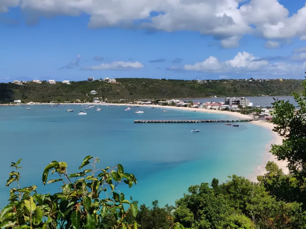 安圭拉请收下我的膝盖当你殖民地不然兵戎相见英国收了