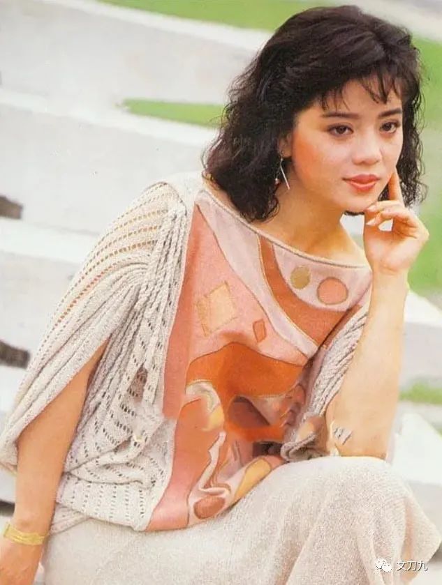 然而,狄莺在这些美女当中,如同奇葩一般的存在,虽然说彪悍的人生不