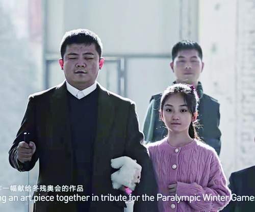 洪子怡喜欢唱歌,跳舞.