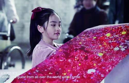 洪子怡喜欢唱歌,跳舞.