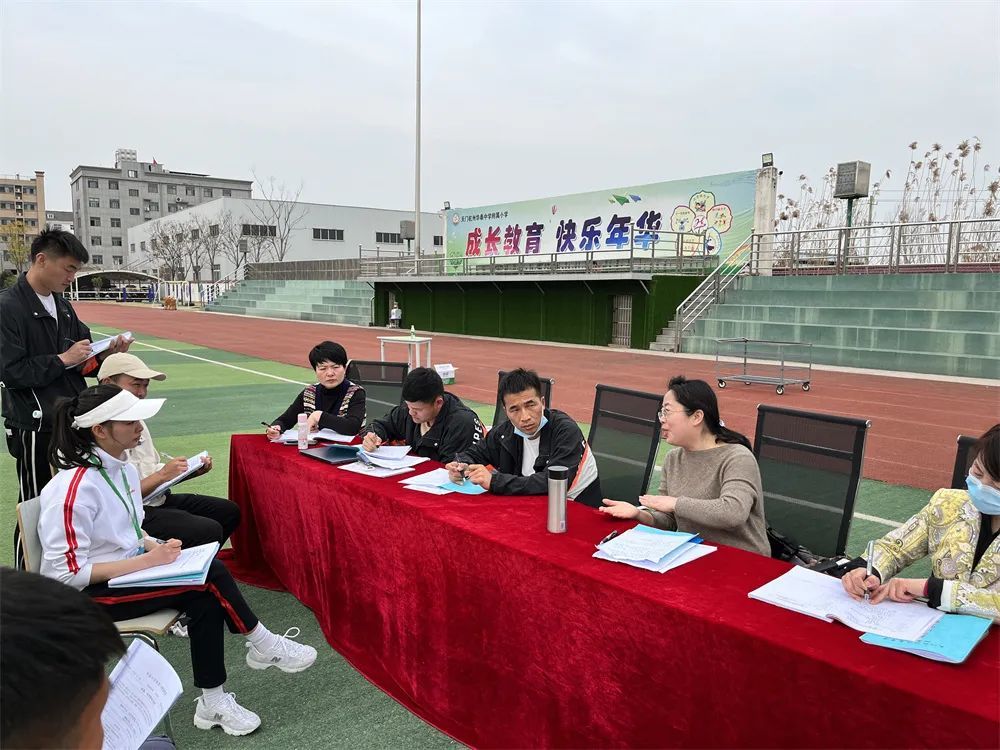 以赛促研扬体育课堂魅力展华小教师风采华泰小学春季学期体育组教学