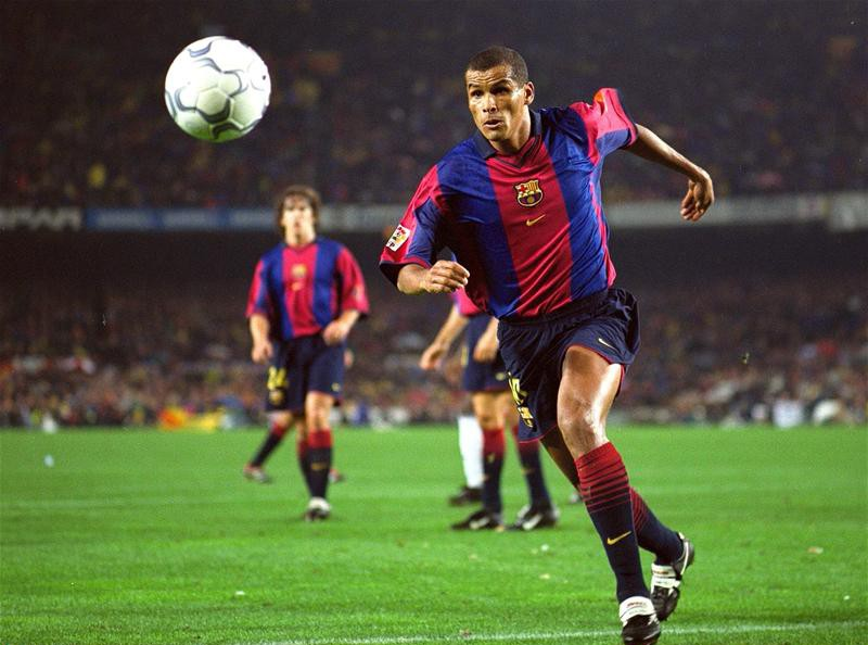 每日巅峰战:里瓦尔多双响菲戈连线克鲁伊维特 巴萨3-0拿下德比战_腾讯