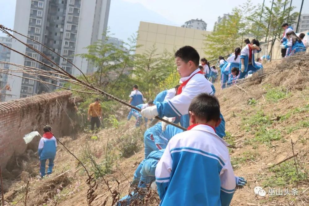 3月11日,巫山县平湖小学组织了以"少年向上行·劳动时尚美"为主题的