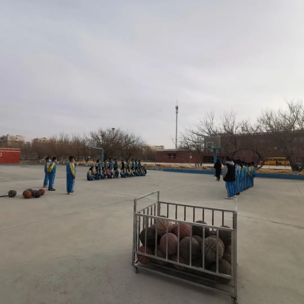 落实双减伊吾县淖毛湖镇中学荡起双减课后服务的双桨为孩子成长护航