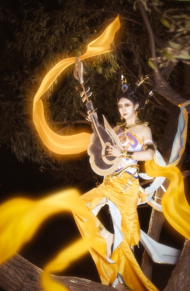 cos赏析:杨玉环遇见飞天