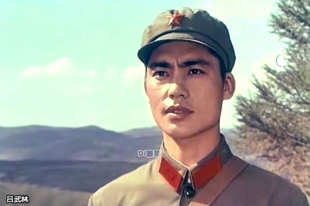 1975年,他在电影《长城新曲》中扮演了男主角柏玉峰.