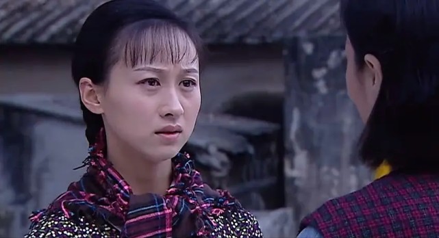 一个不一样的角色,比如《人间正道是沧桑》中的范媛,《七妹》中的七妹