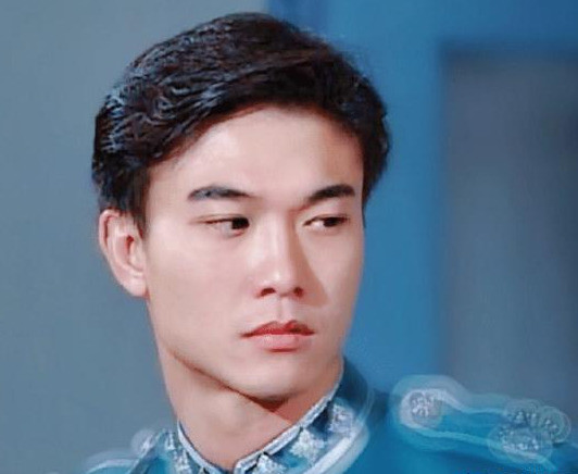 同父不同命钱小豪自毁前程儿子改名钱嘉乐事业成功家庭幸福