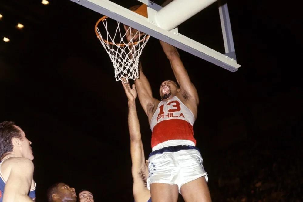 1976-77赛季,皮特马拉维奇打出了场均31.1分的表现,有着43.