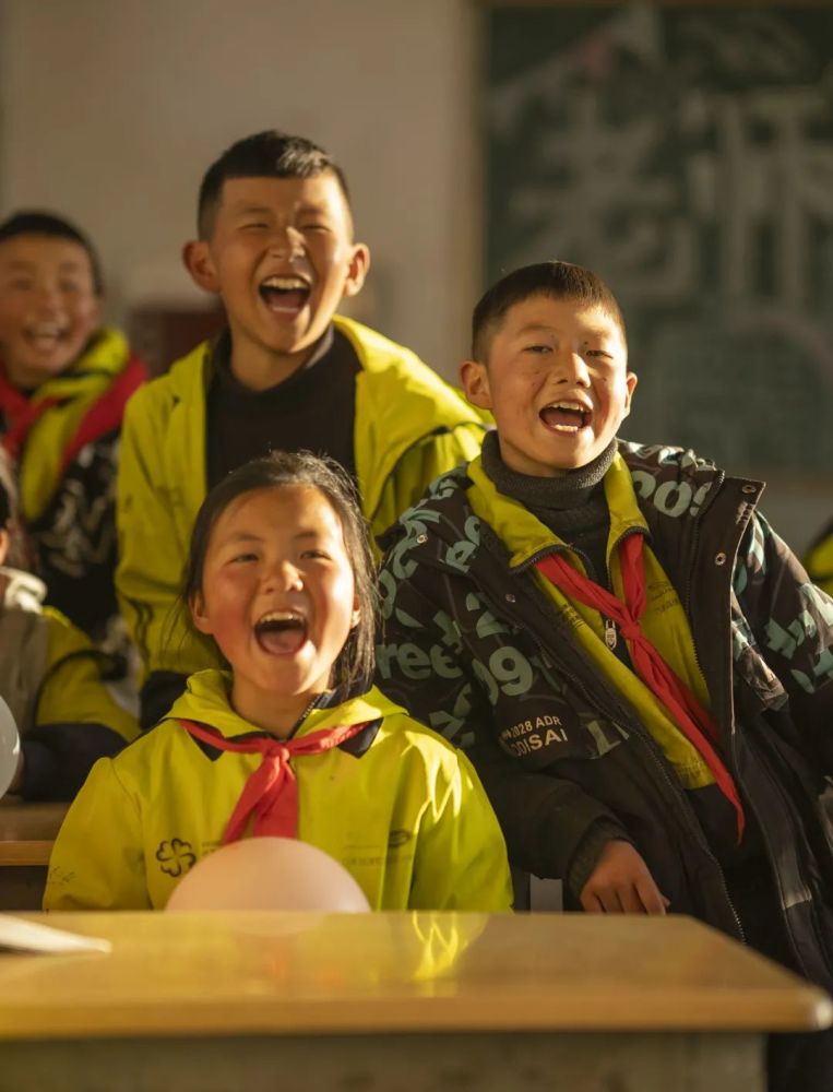 图|捷豹路虎希望小学孩子们的笑脸笔者还了解到,对这些偏远山区的学校