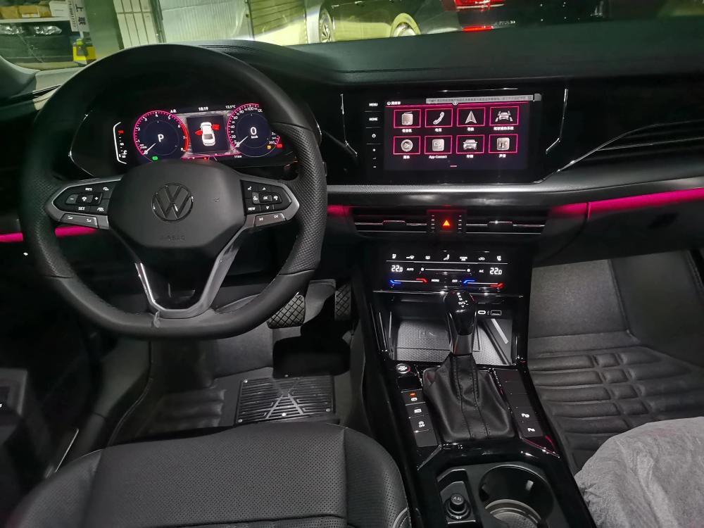 全新一代大众帕萨特和b9大众迈腾实车对比