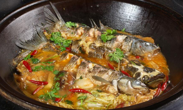 俗称胖头鱼,头比较大,是做剁椒鱼头的不二选择,还可以清蒸,红烧,炖汤