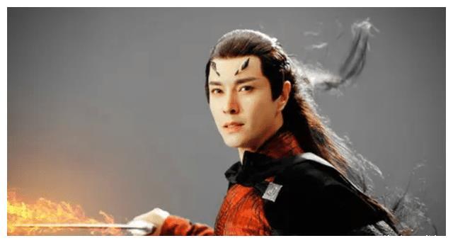 《琉璃》中出演了柱石掌门,虽然镜头极少,但因为该剧大热,杜俊泽也被