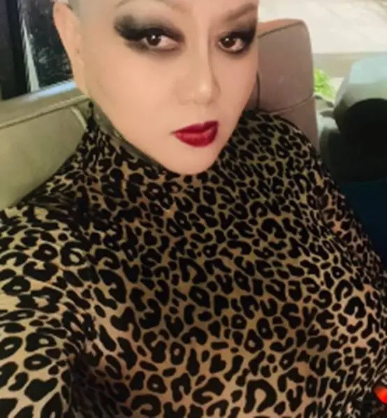 浙江第一女富婆,身家高达12亿,却每天开着宾利去买菜