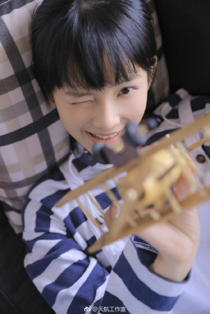 于正旗下艺人鲁照华短发邻家妹妹俏皮灵动活泼甜美