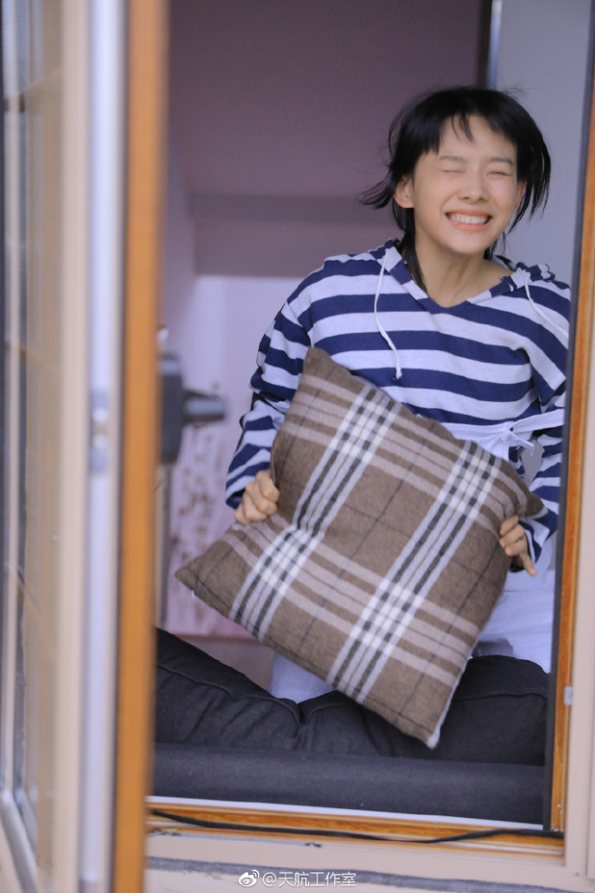 于正旗下艺人鲁照华短发邻家妹妹俏皮灵动活泼甜美