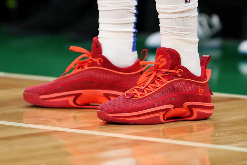NBA球员上脚：詹姆斯的里程碑战靴，李宁和安踏的球鞋都有！