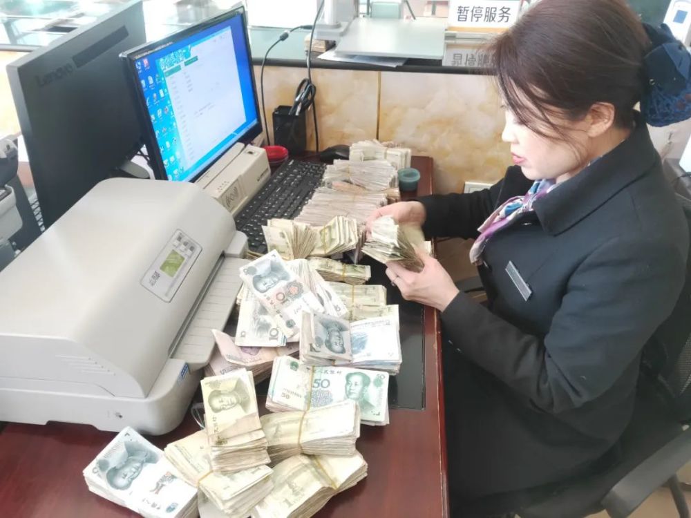 原来这位"老客户"正是因为零钱兑换这件小事与该网点结了缘