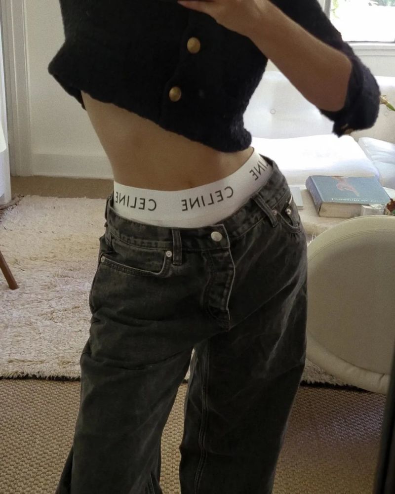 很多明星博主都这样穿～差不多的穿搭,露vs没露,明显露出内裤边的看