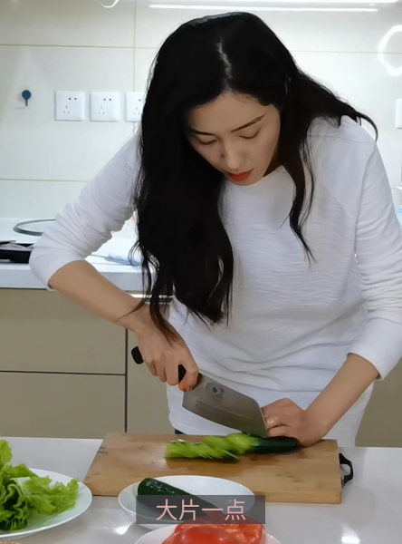 跟曾黎一起做素食美味|只需十分钟,自制美味素汉堡!