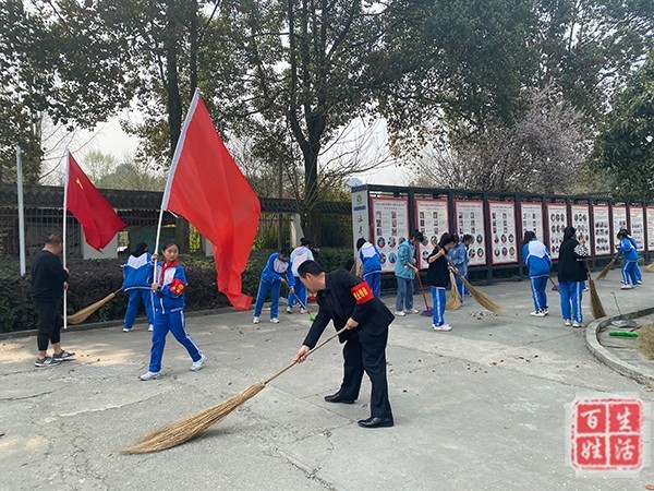 学雷锋见行动温江区万春学校开展志愿者服务活动