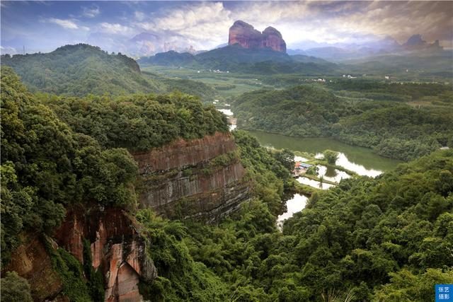 广东韶关有座名山,堪称岭南第一山,具有世界"丹霞地貌"之称