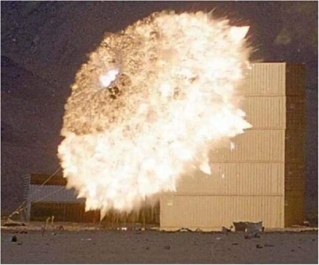 现场留下大量云爆弹空筒乌东巷战惨烈程度也超出想象