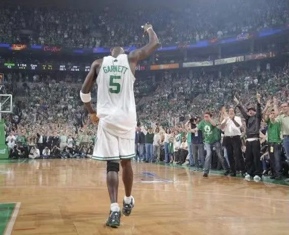 三巨头在这里重聚或许比kg退役球衣意义更大