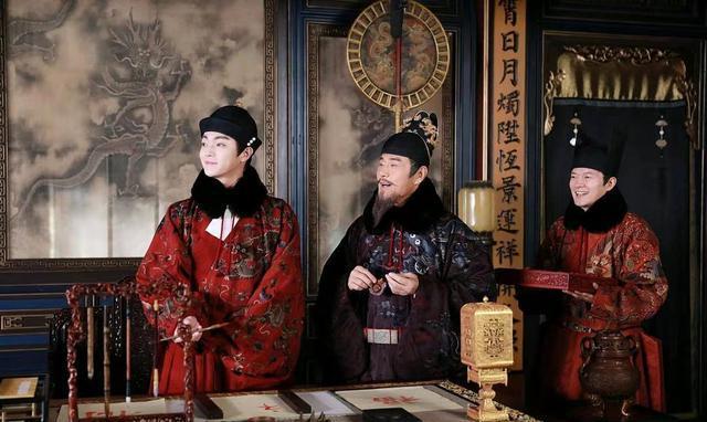 而朱瞻基在朱高炽的基础上,完善了内阁,重用三杨,并且改革了明朝的