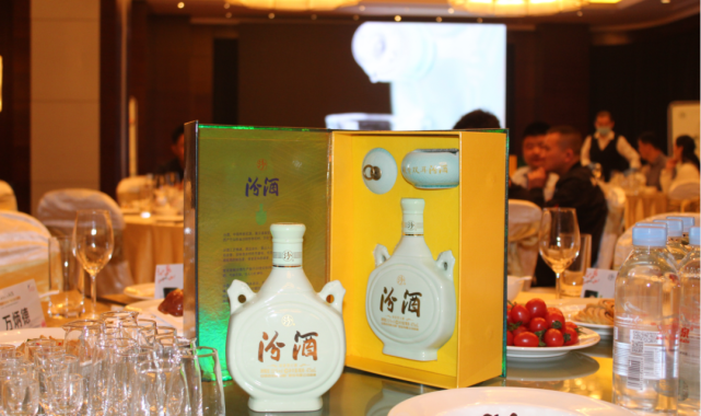 重返经典,生而不凡"复古藏青双耳汾酒"安徽首秀!