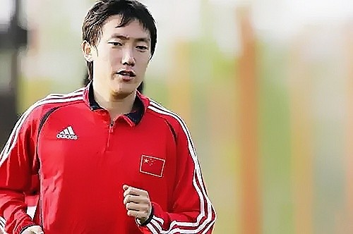 曲波曾被青岛球迷誉为追风少年超白金一代代表人物