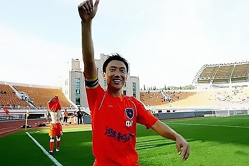 曲波曾被青岛球迷誉为追风少年超白金一代代表人物