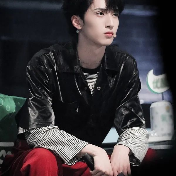 严浩翔37分图!就是要露眉毛!