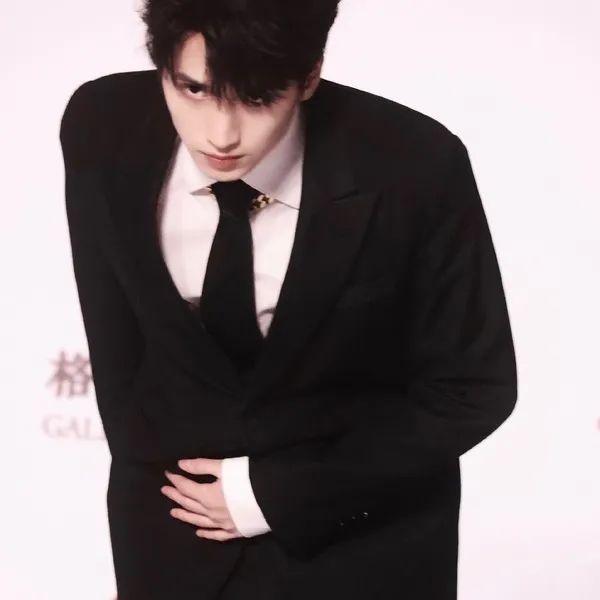 严浩翔37分图!就是要露眉毛!